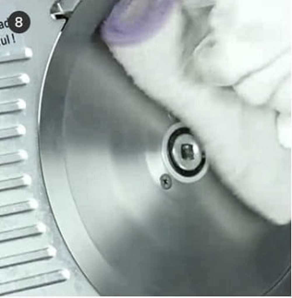 How To Remove Meat Slicer Blades Safely And Easily Areacooking Co Uk