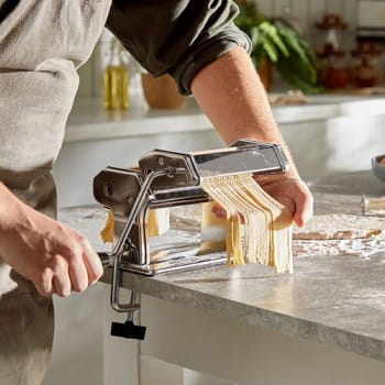 How To Use A Pasta Maker?