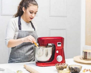 The Benefits of Using a Stand Mixer vs. a Hand Mixer