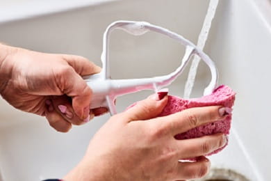 Wash the attachments by hand or in the dishwasher